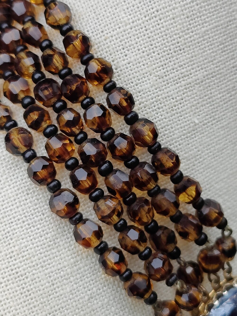 Gorgeous Vintage Brown Glass Necklace - Picture 7 of 8